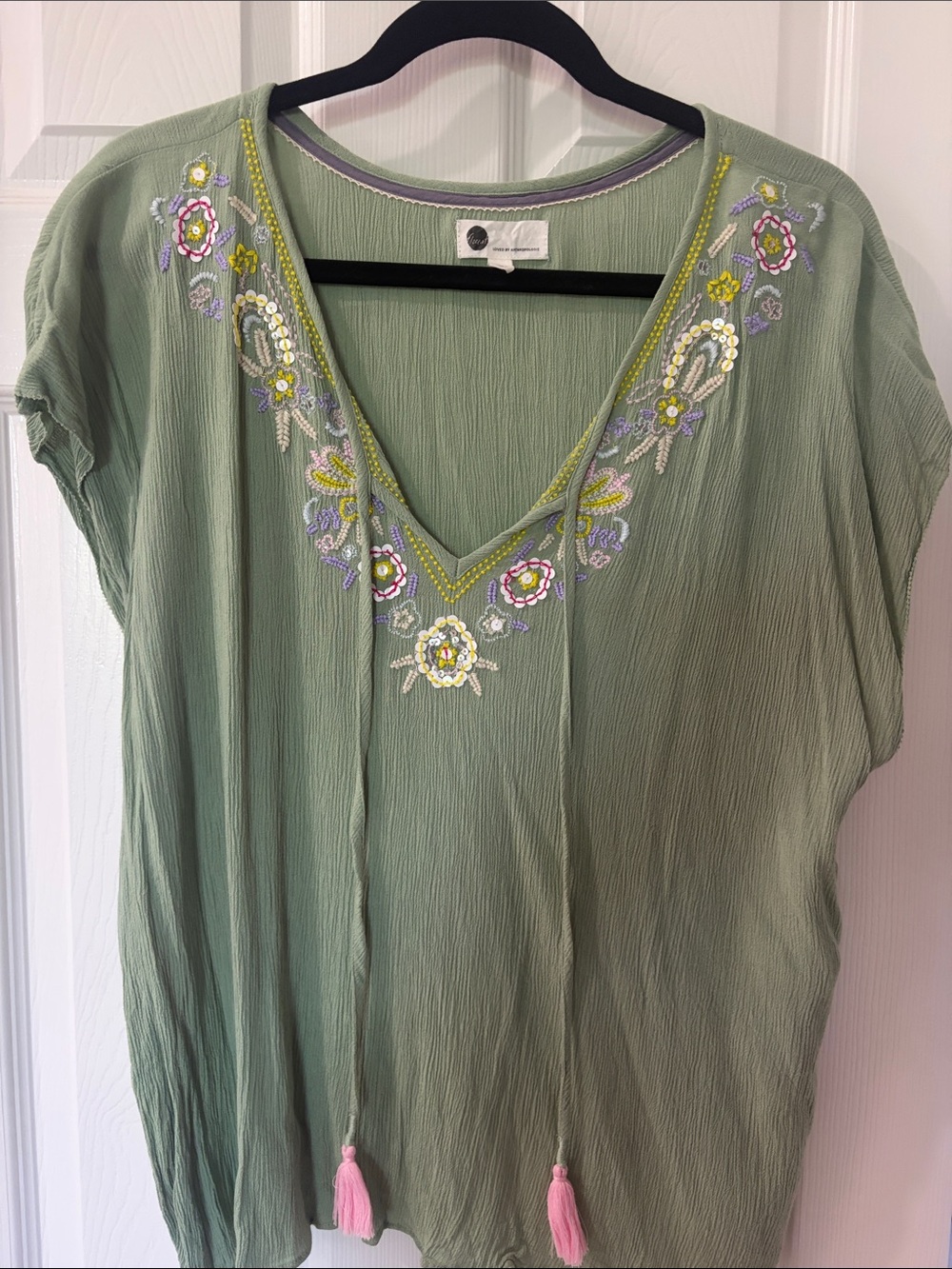 Floreat by Anthropologie Sage Green V-Neck Tunic with Pastel Floral Embroidery M